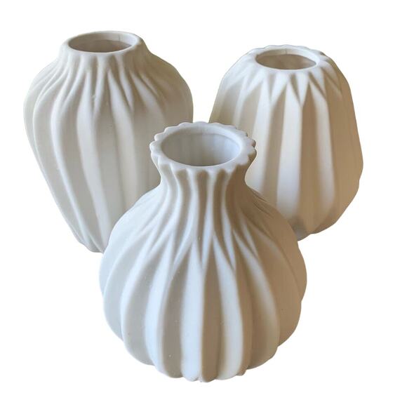 Set of 3 CERAMIC VASES White Textured Ceramic Bud/Stem/Shelf Vases NEW - Picture 1 of 11